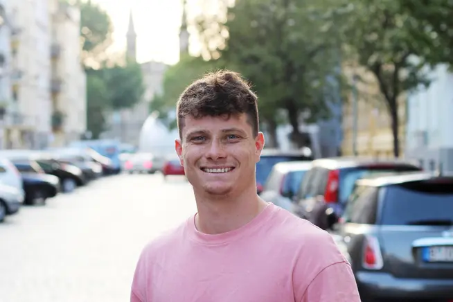 Präzision im Hintergrund, Klarheit im Vordergrund